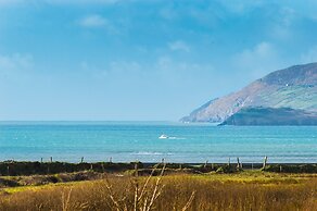 Large House With Adjoining Cottage Close to Waterville