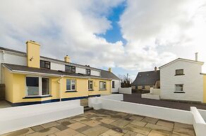 Large House With Adjoining Cottage Close to Waterville