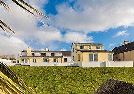 Large House With Adjoining Cottage Close to Waterville