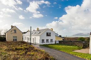 Large House With Adjoining Cottage Close to Waterville