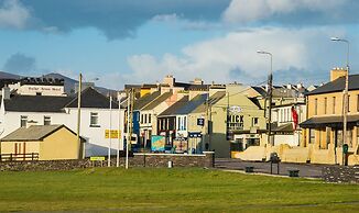 Large House With Adjoining Cottage Close to Waterville