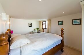 Large House With Adjoining Cottage Close to Waterville