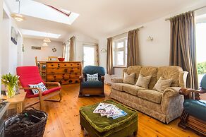 Large House With Adjoining Cottage Close to Waterville