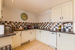 Large House With Adjoining Cottage Close to Waterville