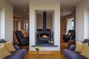 Luxury 4 Bedroom Holiday Home Overlooking the sea on Valentia Island