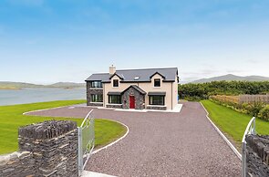 Luxury 4 Bedroom Holiday Home Overlooking the sea on Valentia Island