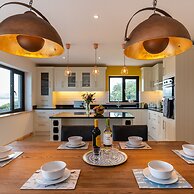 Luxury 4 Bedroom Holiday Home Overlooking the sea on Valentia Island