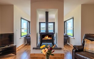 Luxury 4 Bedroom Holiday Home Overlooking the sea on Valentia Island