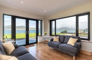 Luxury 4 Bedroom Holiday Home Overlooking the sea on Valentia Island