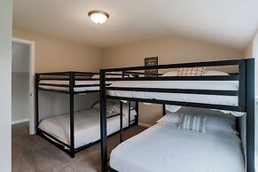 Your Cozy Lockwood Lodge Awaits!