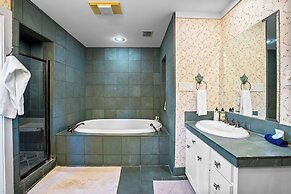 7br Home w/ Pool - Perfect for Family Reunions