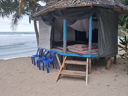 Jaymy Beach Fales