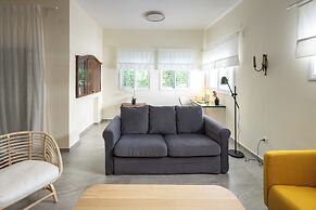 Eclectic Rabin Square Apt by Sea N' Rent