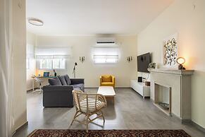 Eclectic Rabin Square Apt by Sea N' Rent