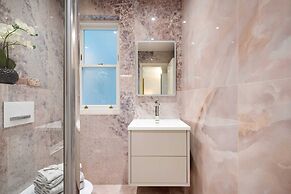 Marble Arch Suite 2-hosted by Sweetstay