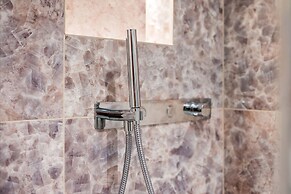 Marble Arch Suite 2-hosted by Sweetstay