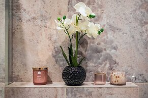 Marble Arch Suite 2-hosted by Sweetstay