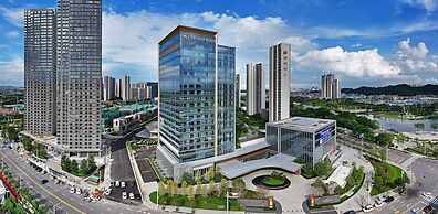Crowne Plaza Jiangmen Binjiang by IHG