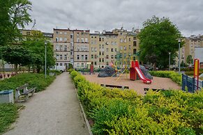 Studio Komuny Paryskiej by Renters