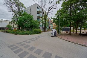 Studio Komuny Paryskiej by Renters