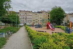 Studio Komuny Paryskiej by Renters