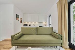 Studio Komuny Paryskiej by Renters