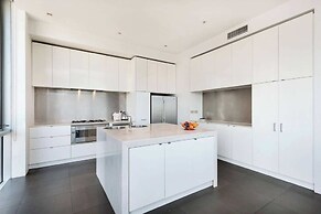 Perfect 4-bed Penthouse w/ Parking, Pool and Gym