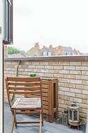 Sleek & Spacious 2BD Flat - Clapham