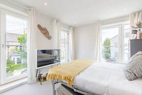 Sleek & Spacious 2BD Flat - Clapham