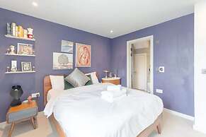 Sleek & Spacious 2BD Flat - Clapham