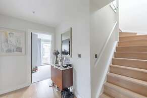 Sleek & Spacious 2BD Flat - Clapham