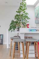 Sleek & Spacious 2BD Flat - Clapham