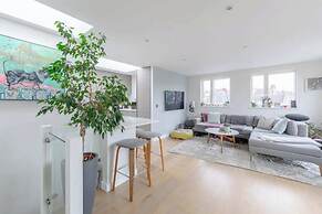 Sleek & Spacious 2BD Flat - Clapham