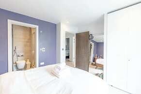 Sleek & Spacious 2BD Flat - Clapham