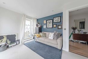 Sleek & Spacious 2BD Flat - Clapham