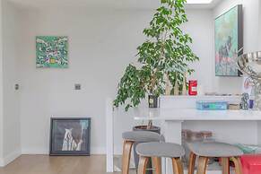 Sleek & Spacious 2BD Flat - Clapham