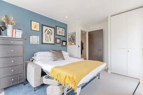 Sleek & Spacious 2BD Flat - Clapham