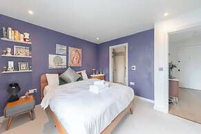 Sleek & Spacious 2BD Flat - Clapham