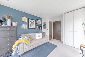 Sleek & Spacious 2BD Flat - Clapham