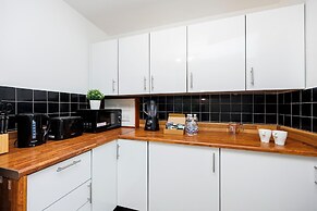 Convenient and Stylish 2-bed Apartment in Croydon
