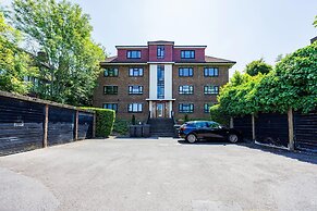 Convenient and Stylish 2-bed Apartment in Croydon