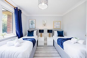 Convenient and Stylish 2-bed Apartment in Croydon