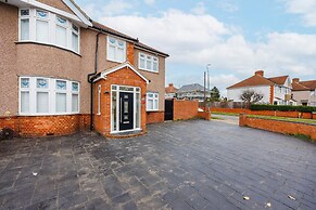 Luxurious - Pool Table - Games Room - Free Parking