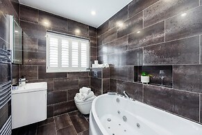 Luxurious - Pool Table - Games Room - Free Parking
