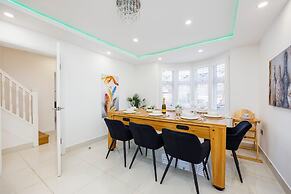 Luxurious - Pool Table - Games Room - Free Parking