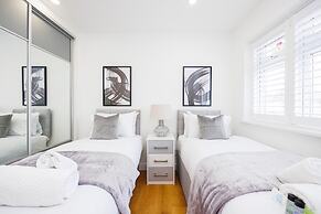Luxurious - Pool Table - Games Room - Free Parking