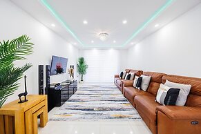 Luxurious - Pool Table - Games Room - Free Parking