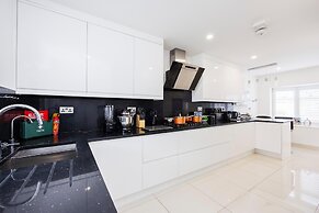 Luxurious - Pool Table - Games Room - Free Parking