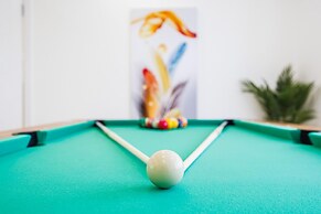 Luxurious - Pool Table - Games Room - Free Parking