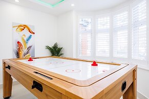 Luxurious - Pool Table - Games Room - Free Parking